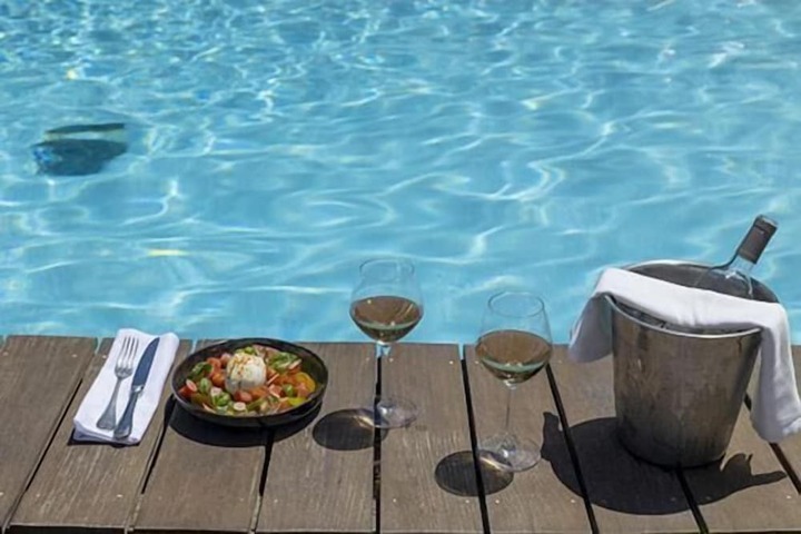 Hotel Pool