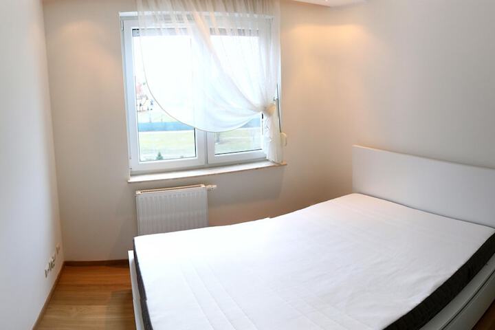 Room 4 of 28