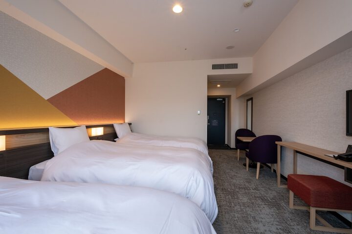 Room 14 of 83