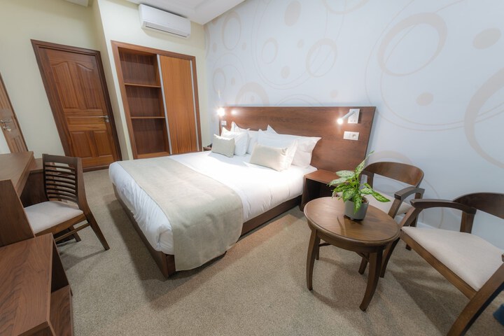 Room 2 of 27