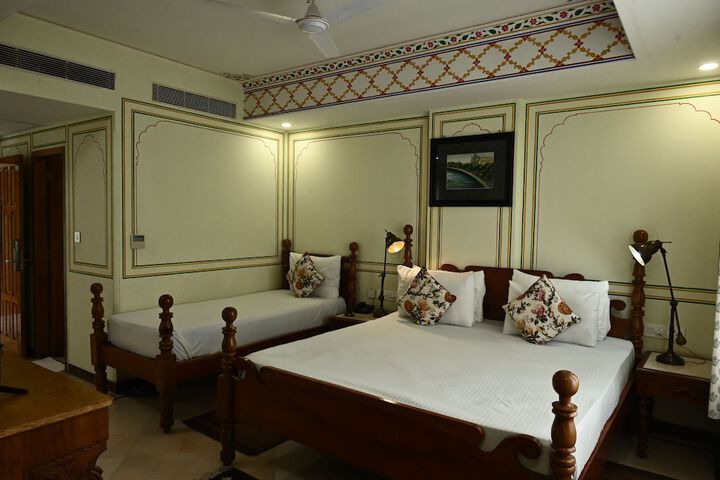 Room 15 of 32