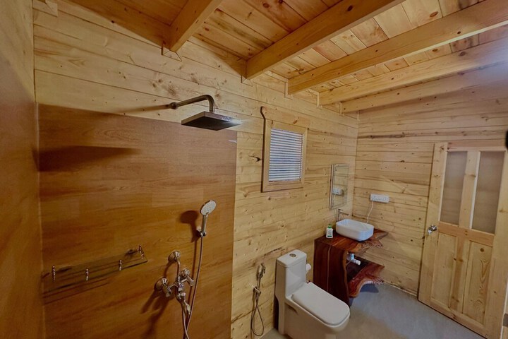 Room 13 of 19