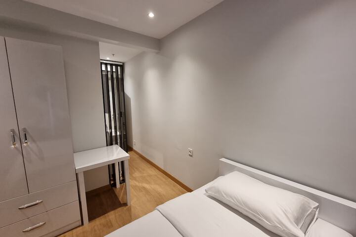 Room 8 of 20