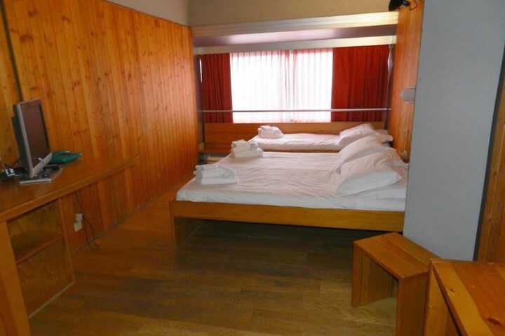 Room 17 of 47