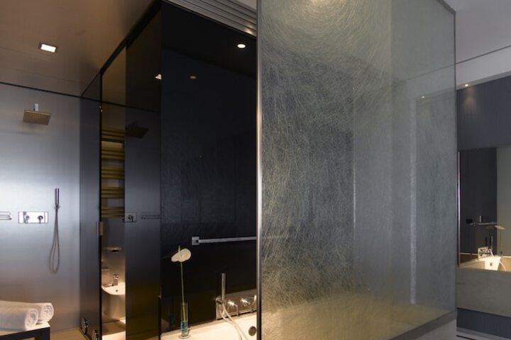 Deep soaking bathtub