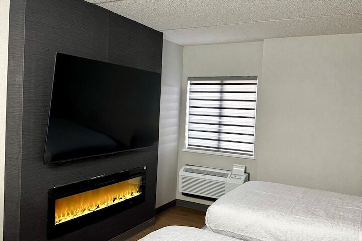 Room 6 of 13