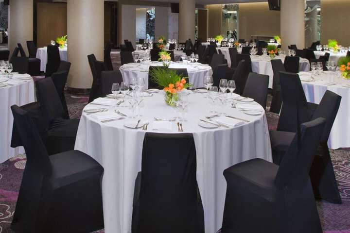Ballroom/Hall 73 of 92
