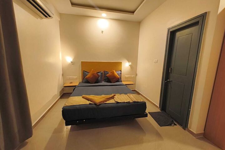 Room 8 of 17
