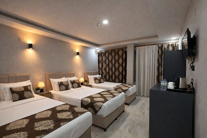 Room 14 of 25