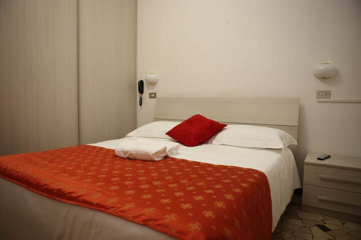 Room 13 of 35