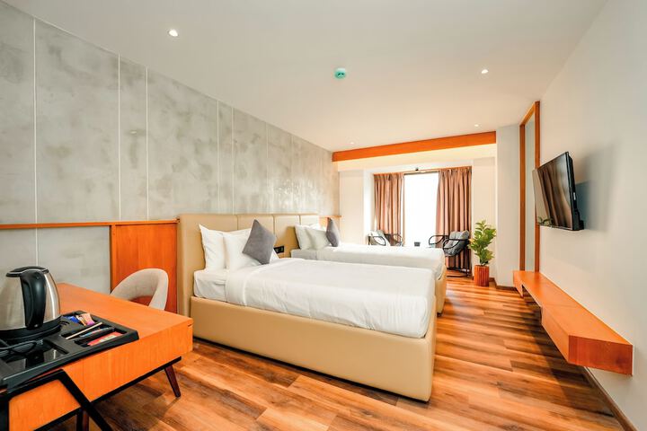 Room 4 of 32