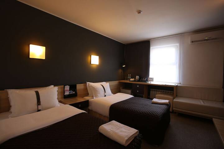 Room 8 of 60