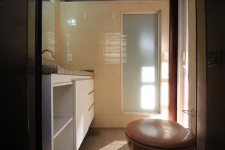 Room 3 of 34