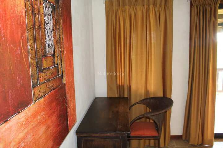 Room 5 of 98