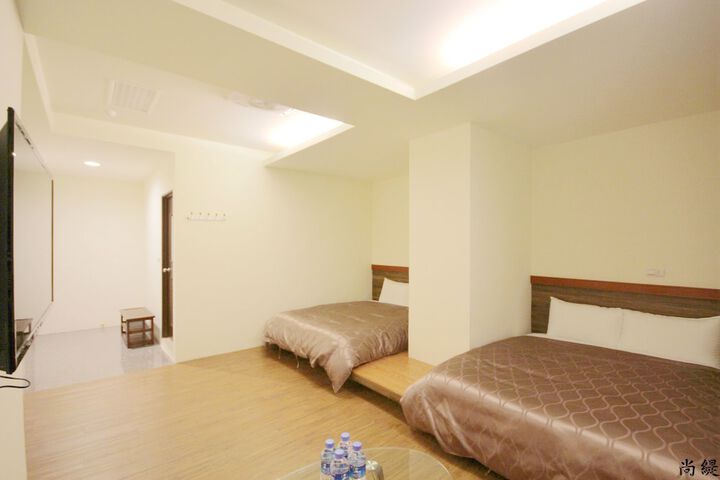 Room 3 of 40