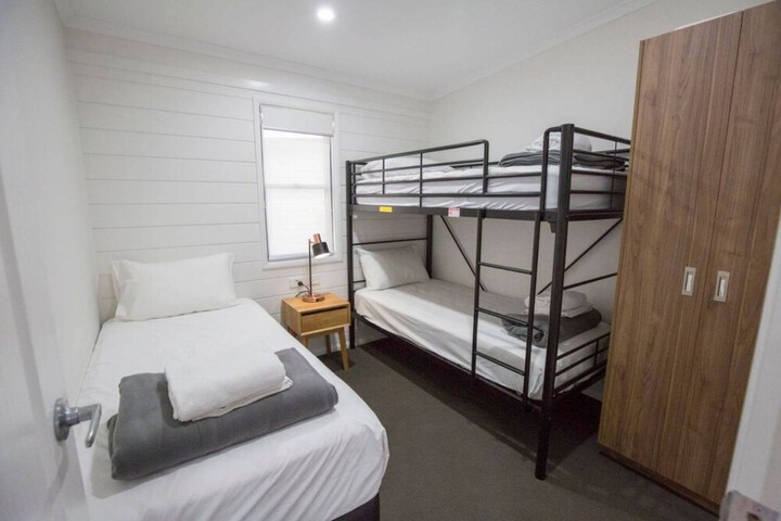 Room 16 of 76