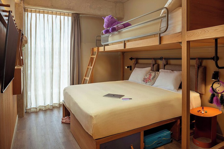 Room 15 of 110
