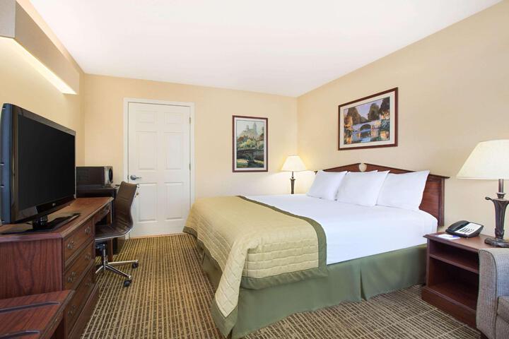 1 King Bed (6 of 19)