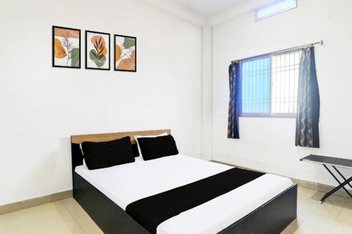 Hotel O Baba Near Mount Litera School