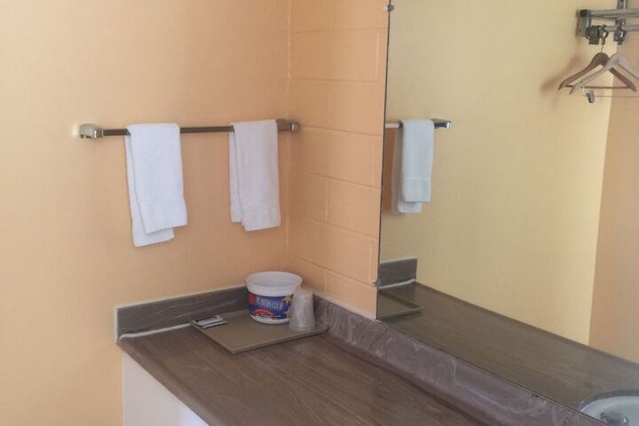 Bathroom sink