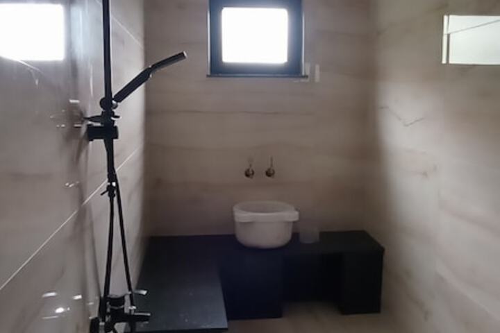 Room 9 of 17