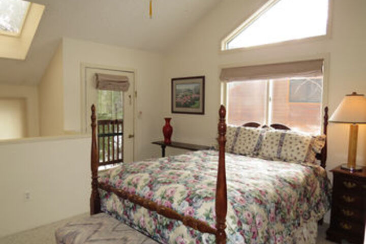 Room 21 of 102