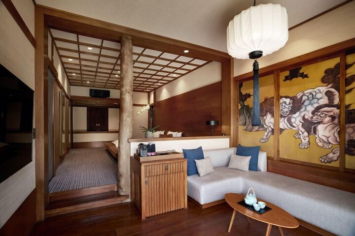 Room 42 of 193