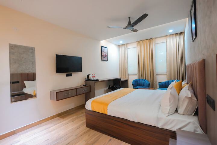 Room 2 of 11