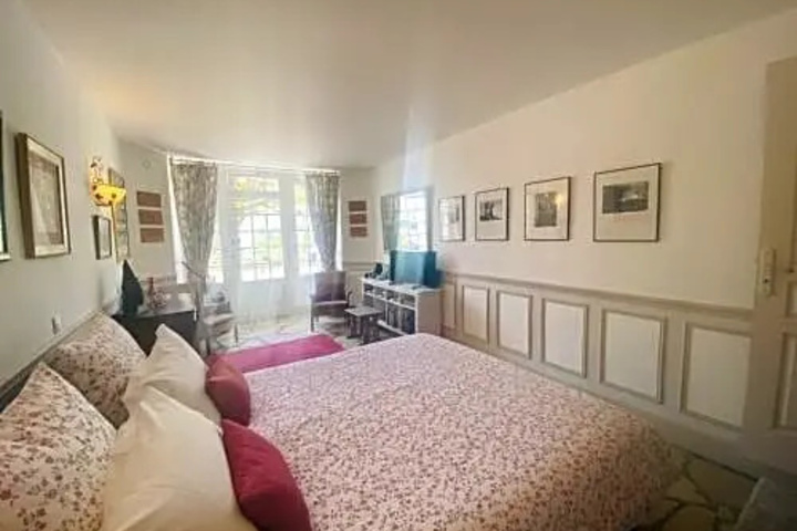 Room 6 of 15