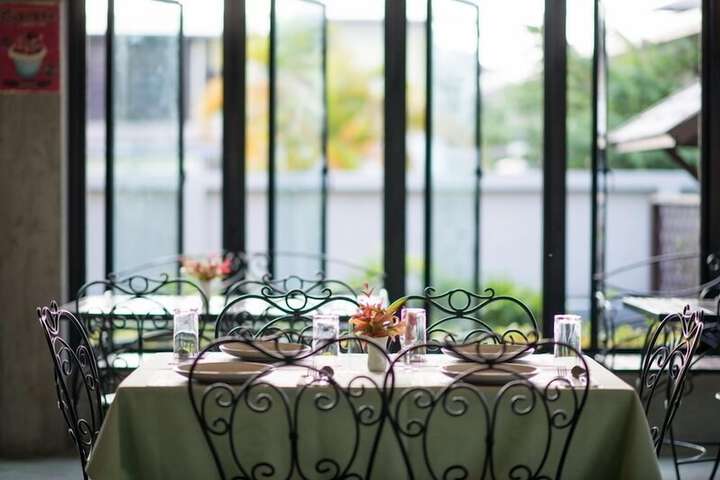 Dining 45 of 76