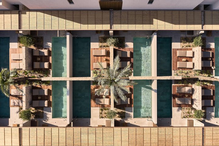 Pool 90 of 166