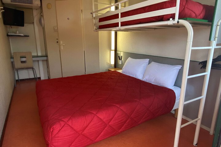 Room 14 of 49