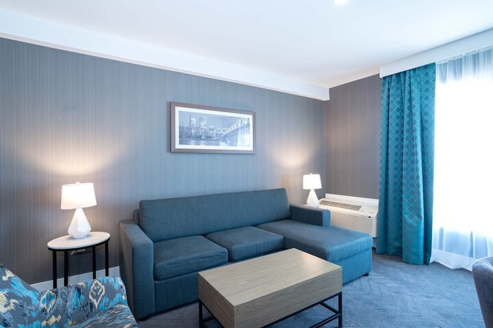 Room 34 of 63