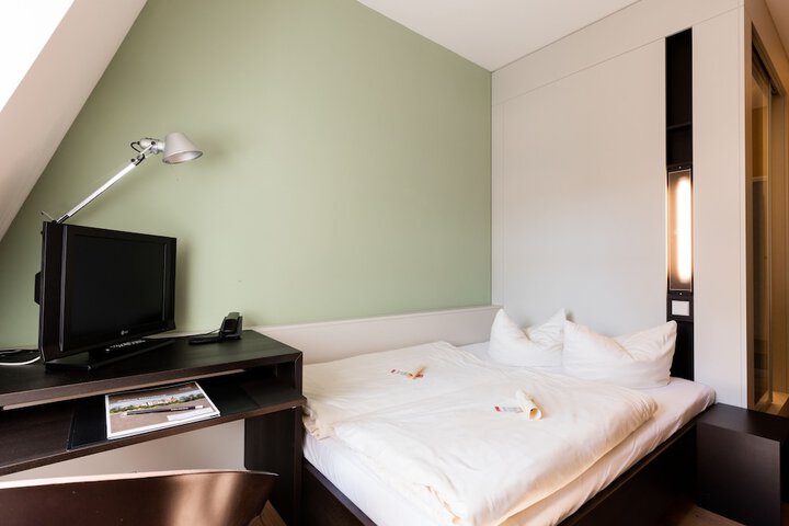 Room 2 of 52
