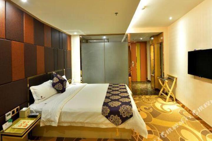 Moon Lake Hotel(Baise Longjing Street Universal Commercial Center store)