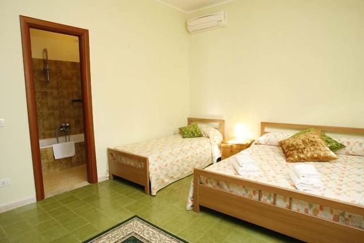 Room 14 of 30