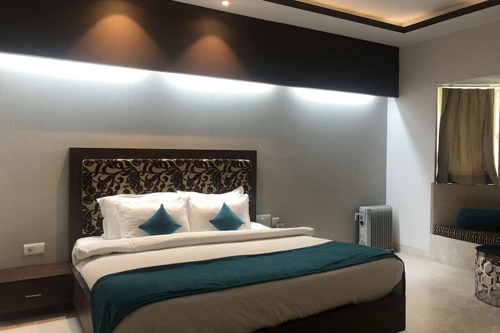 Room 5 of 61