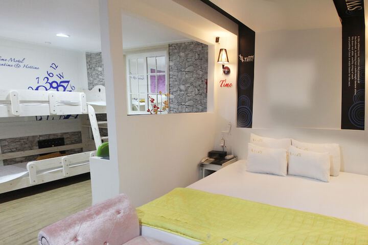 Room 12 of 84