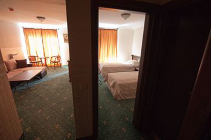 Room 17 of 53