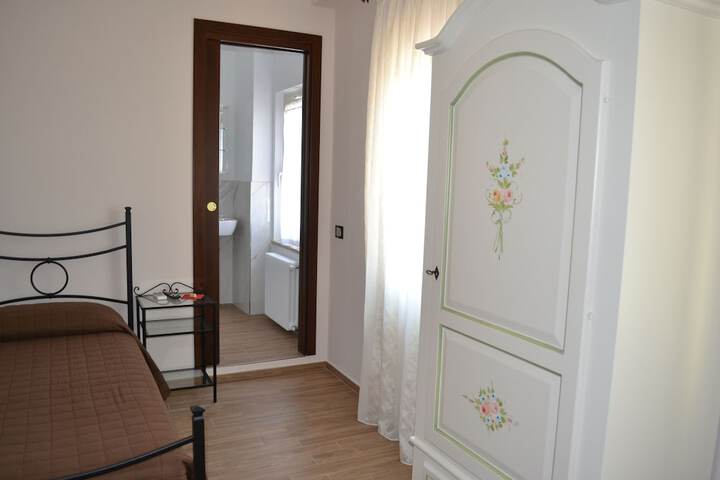 Room 3 of 60