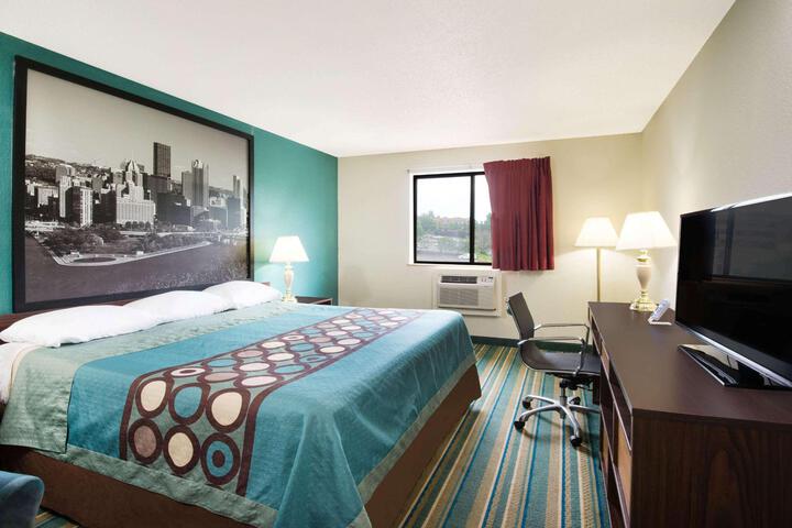 1 King Bed (3 of 5)