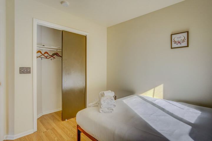 Room 4 of 33