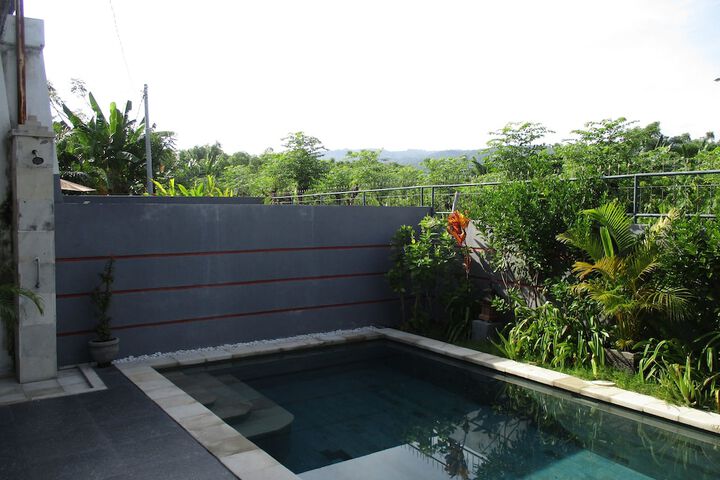 Hotel with Pool