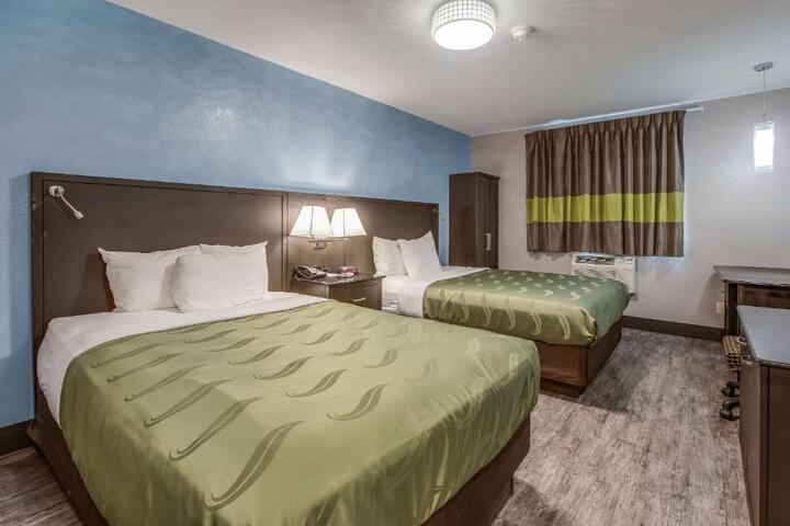 2 Double Beds (4 of 7)