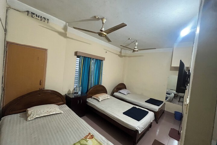 Room 12 of 37