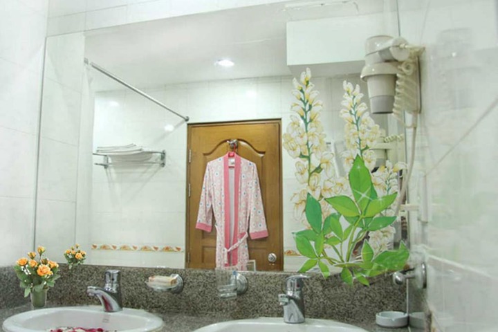 Room 17 of 32