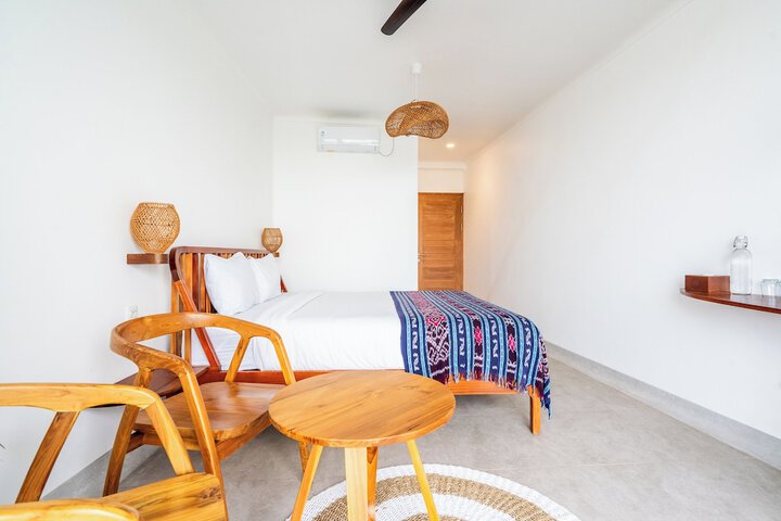 Room 10 of 77