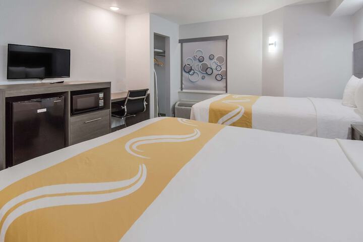 2 Double Beds (10 of 15)