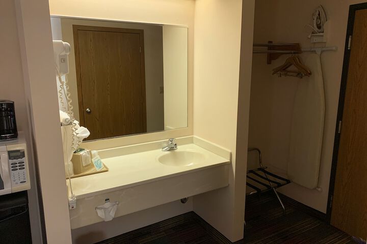 Room 6 of 26