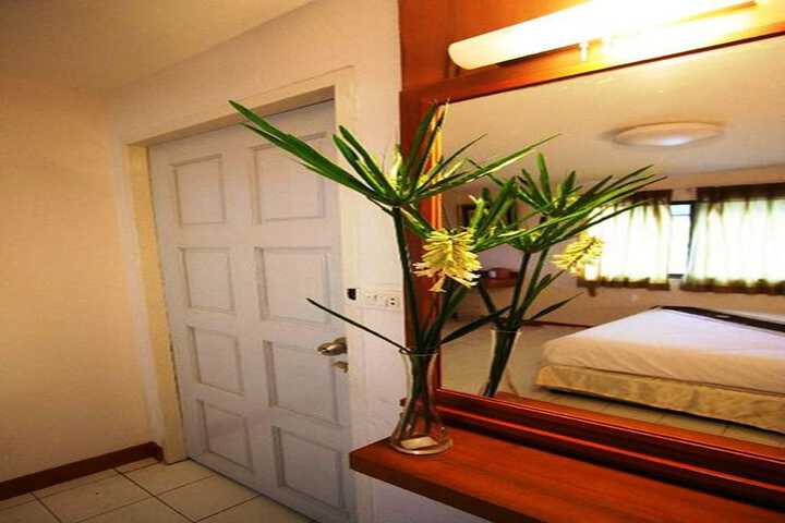 Room 4 of 19